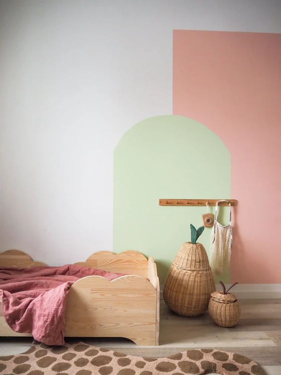 Une décoration murale ludique et imaginative pour une chambre d’enfant 