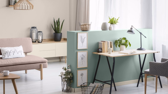 petit salon murs clairs