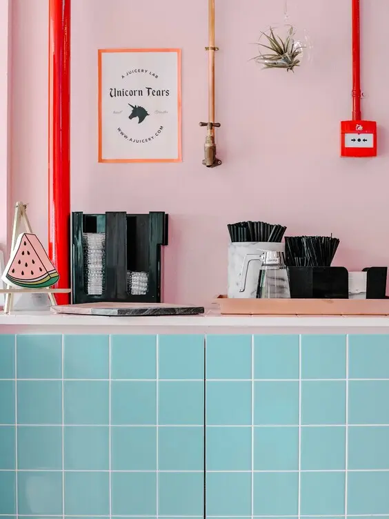 Matières et mobilier hétéroclites