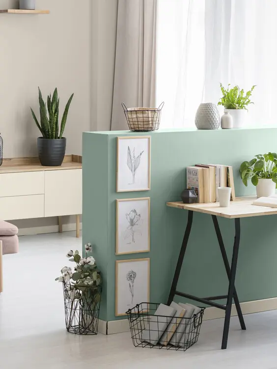 Dans le bureau vert
