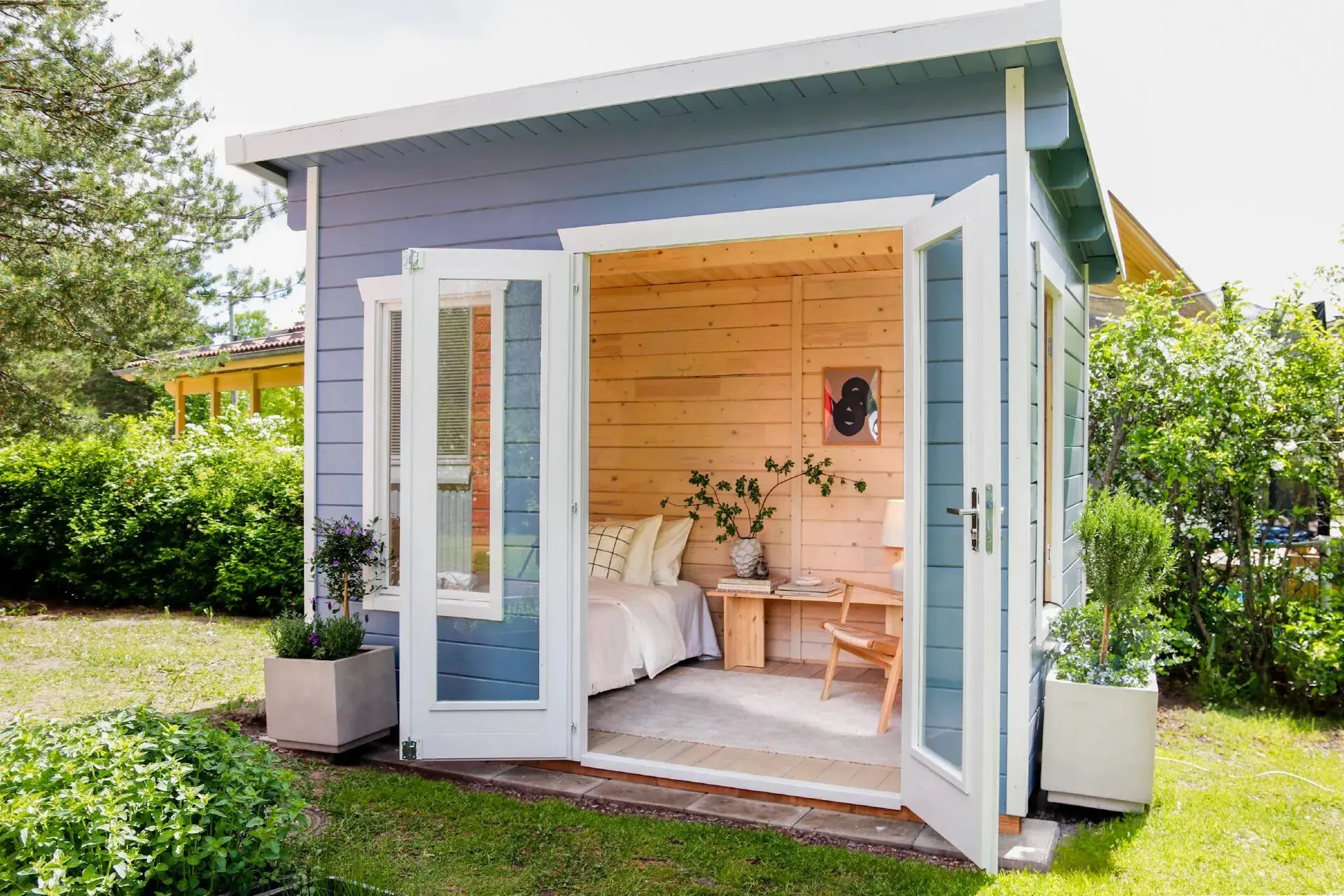 Détendez-vous dans votre cabane de jardin avec des couleurs apaisantes